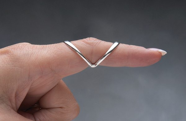 a splint used to treat swan neck deformity