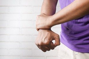 can you dislocate your wrist