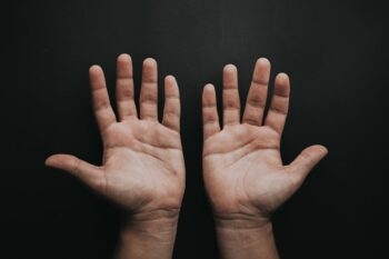 how long do hand strains take to heal